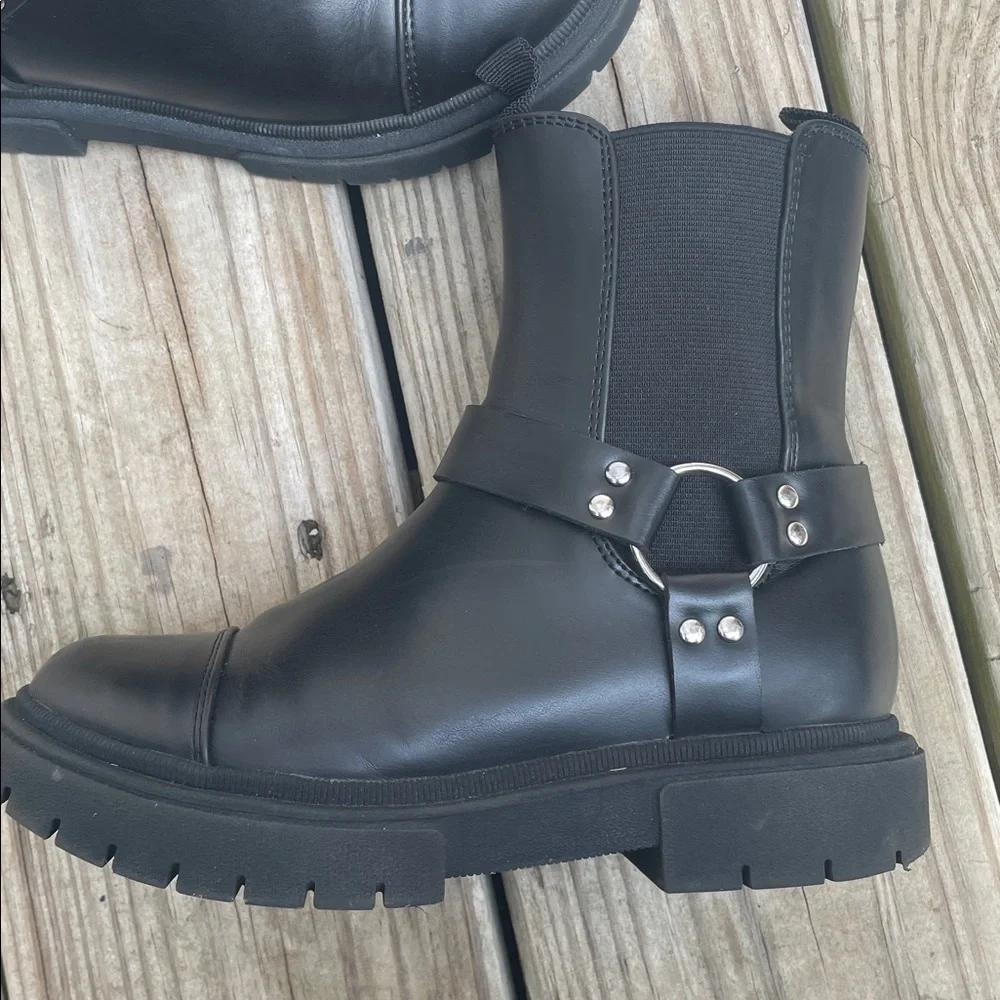 Art Class KIDS Black Harness Chelsea Boots Lug Sole Size 1